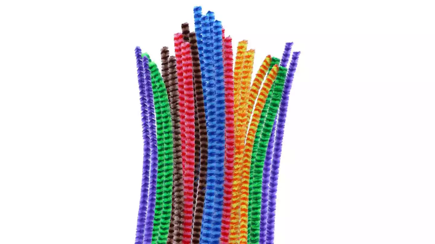 Descubre nuestros 25 limpiapipas de chenilla Ø8mm y 30cm, disponibles en 6 colores surtidos. Perfectos para manualidades y proyectos creativos.