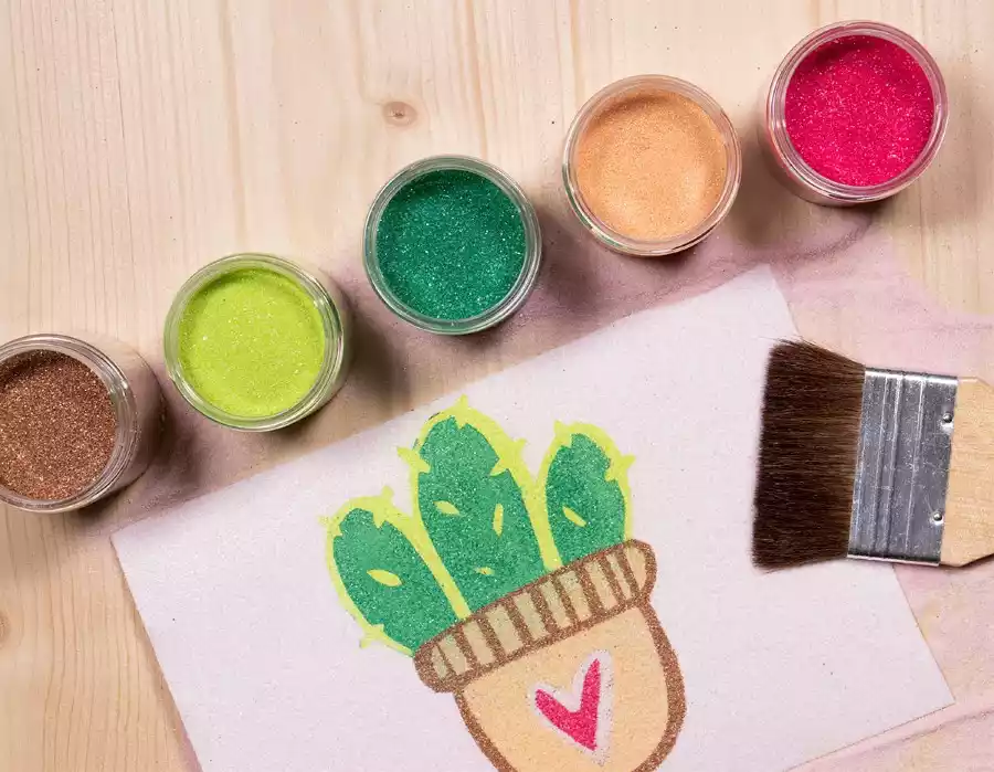 Arena de colores Bote 100gms. La arena de colores transforma tu forma de crear. Sin pinceles, solo arte vibrante y texturizado. Perfecto para todos los niveles. ¡Inspírate y crea!